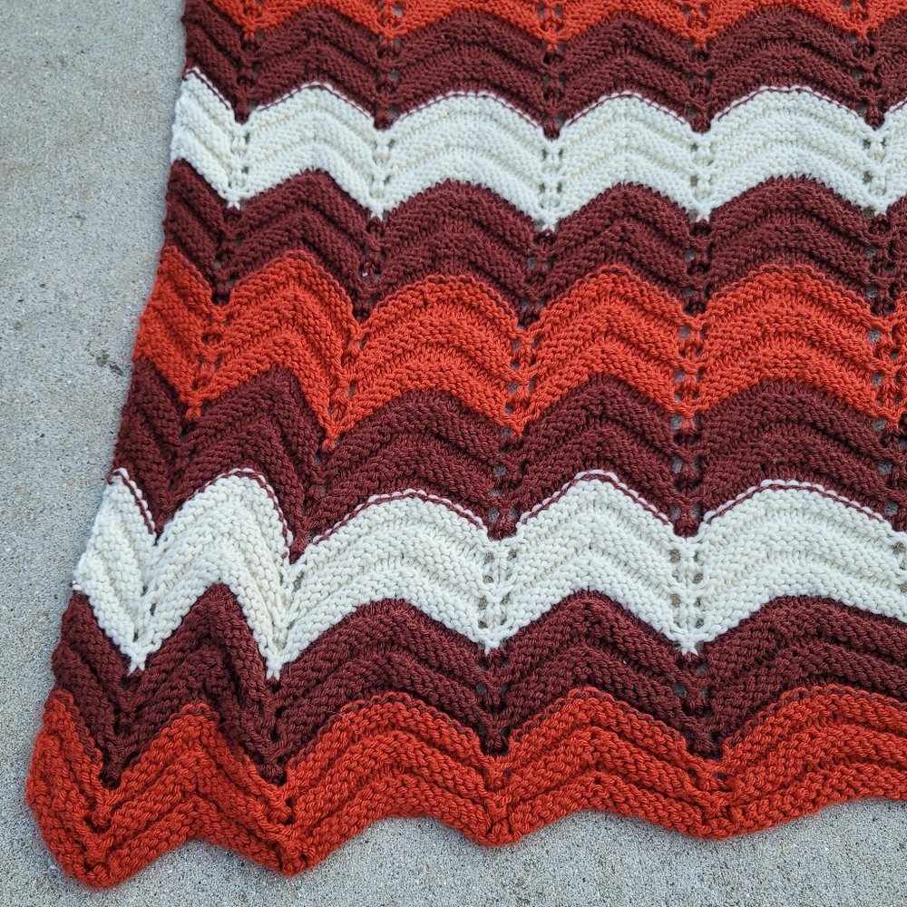 VINTAGE Scallop Edge Crochet Blanket - Picture 3 of 9